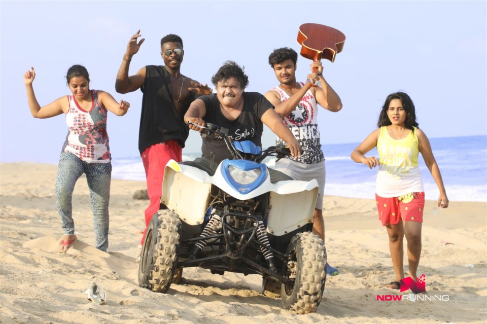 மன்சூர் அலிகான் படத்திற்கு தியேட்டர்கள் கிடைக்கவில்லை. விரக்தியில் மன்சூர் அலிகான்!