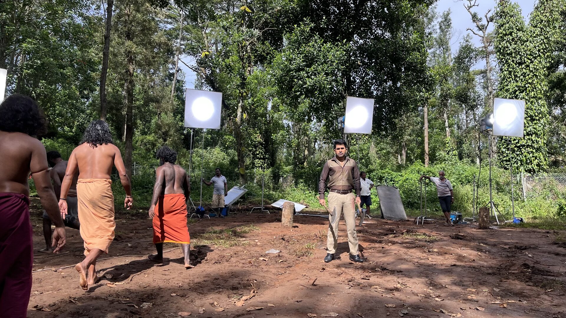 நல்லுசாமி பிக்சர்ஸ் தயாரிப்பில்,  விஜய் ஆண்டனி நடிக்க, இயக்குநர் சுசீந்திர ன், இயக்கும் “வள்ளி மயில்”