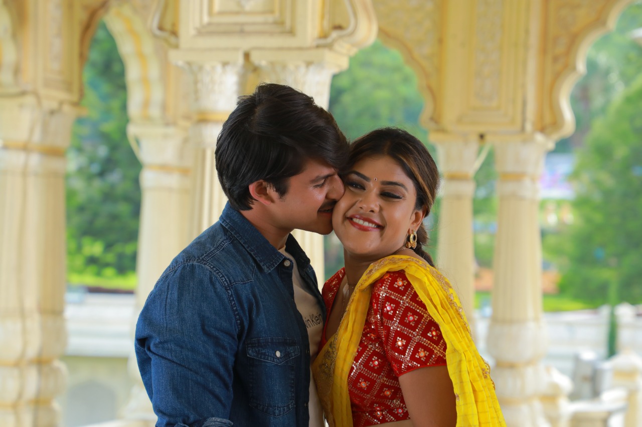 ஆத்தா உன் கோவிலிலே, தமிழ் பொண்ணு, மிட்டா மிராசு ஆகிய படங்களில் கதாநாயகனாக நடித்த ரவி ராகுல்,