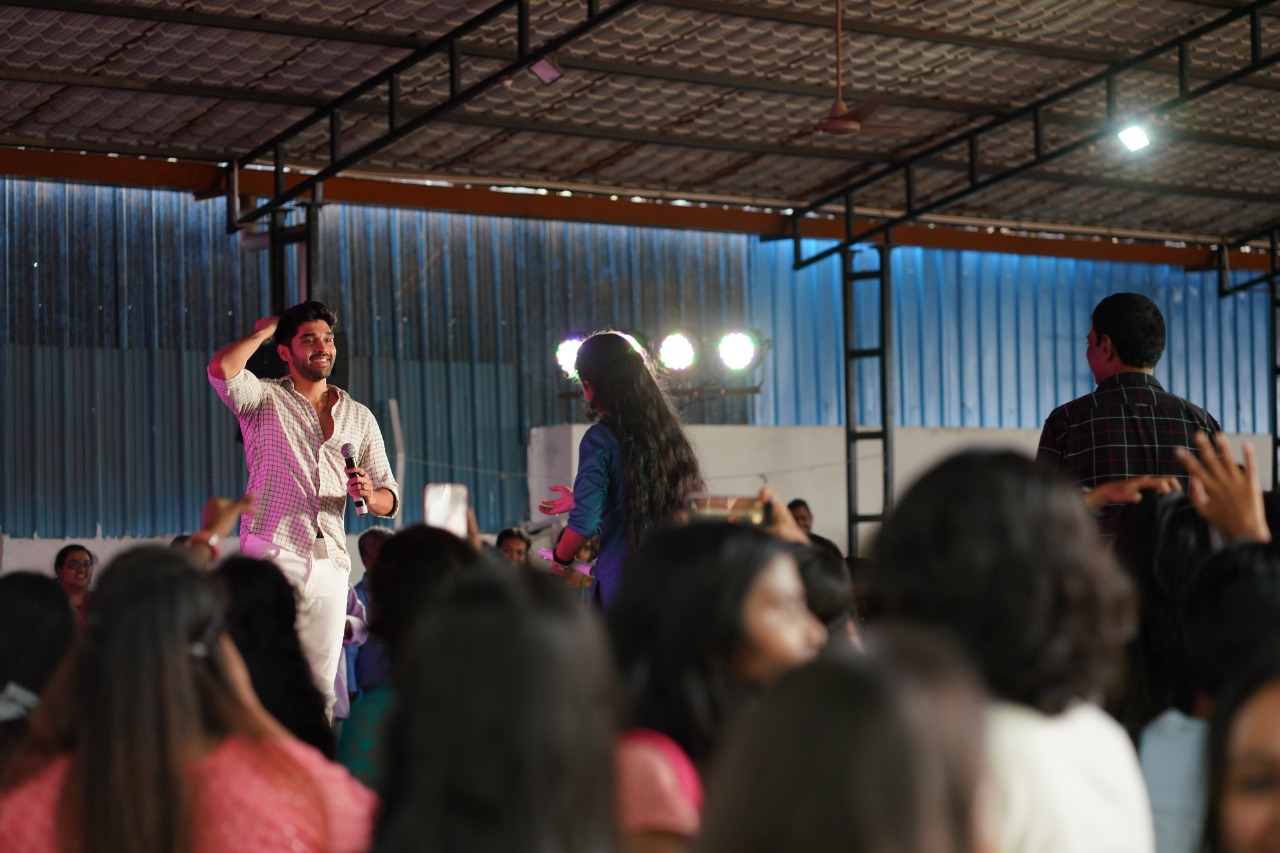 மகளிர் கல்லூரியின் விழாவில் கலந்து கொண்ட துருவ் விக்ரம்