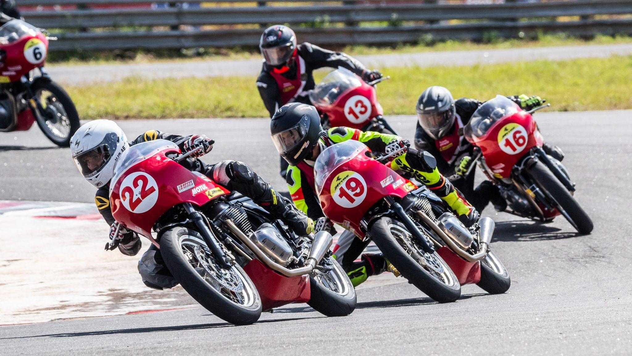 HIGH OCTANE ACTION AT ROUND 1 OF THE JK TYRE PRESENTS ROYAL ENFIELD CONTINENTAL GT CUP 2022