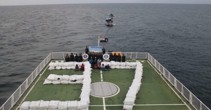 INDIAN COAST GUARD APPREHEND FISHERMEN SMUGGLING