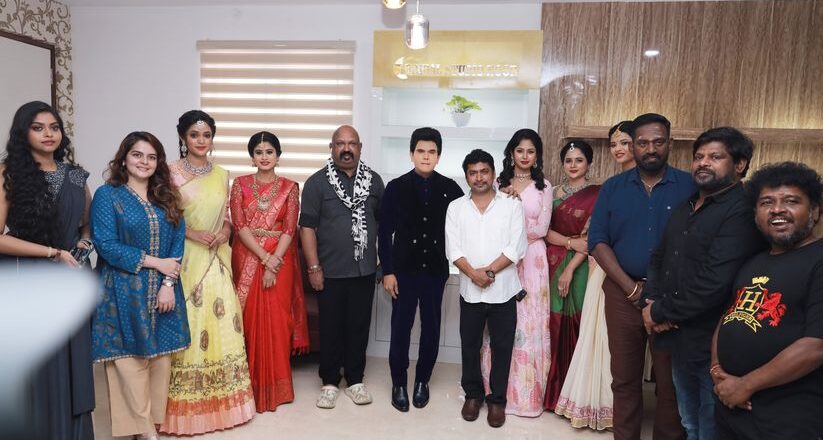 மக்களும் மகேசனும் நினைத்தால் அரசியலுக்கு வருவேன்: லெஜெண்ட் சரவணன்