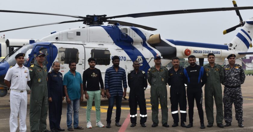 INDIAN COAST GUARD RESCUED 03 STRANDED PERSONS