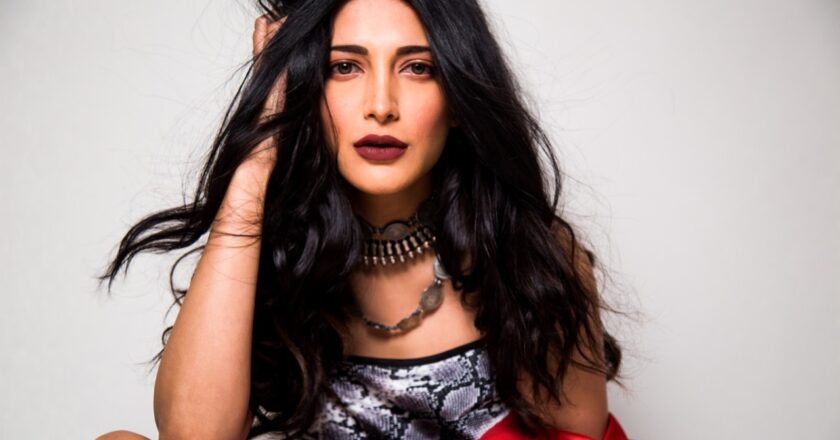 ரசிகர்களுக்கு ‘இரட்டை’ விருந்தளிக்கும் ஸ்ருதிஹாசன்