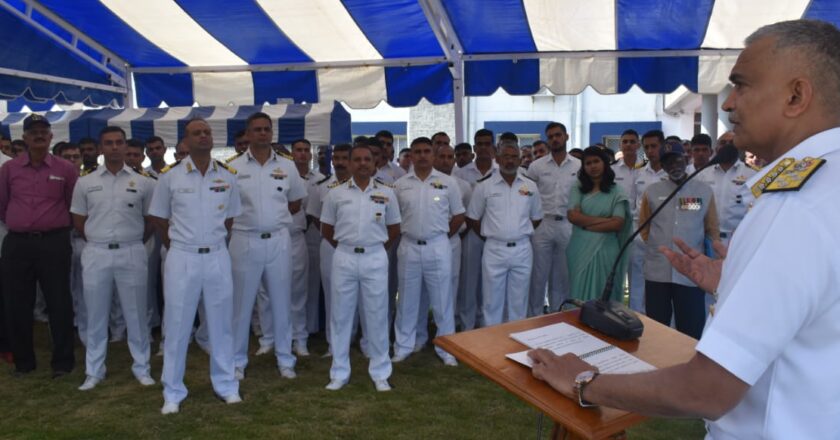CHIEF OF NAVAL STAFF VISITS NAVAL AIR SQUADRON AT CHENNAI