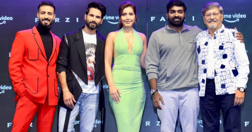 மக்கள் செல்வன்’ விஜய் சேதுபதி- பாலிவுட் நடிகர் ஷாகித் கபூர் இணைந்து நடித்திருக்கும் ‘ஃபார்ஸி’