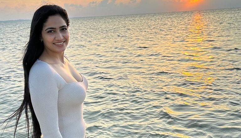 #ActressKomalsharma Enjoys Her visit #Canareef resorts in #Maldives