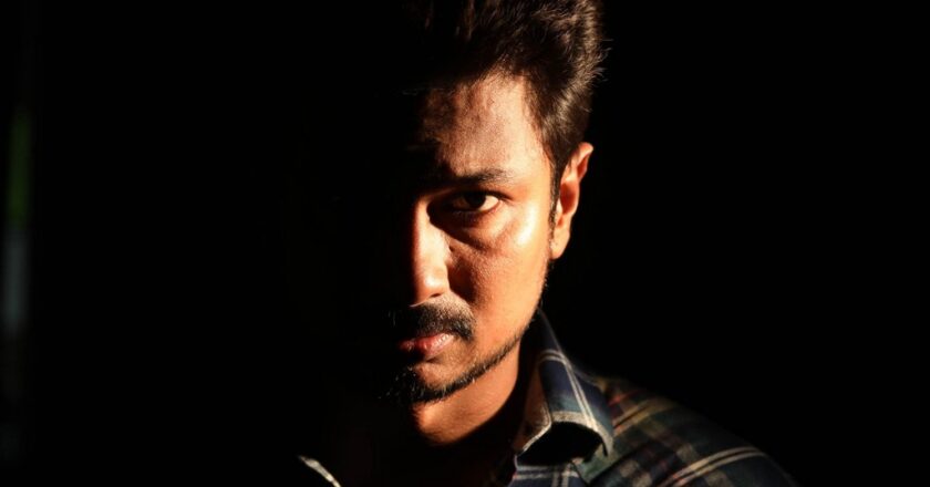 Kannai Nambathey Movie Review