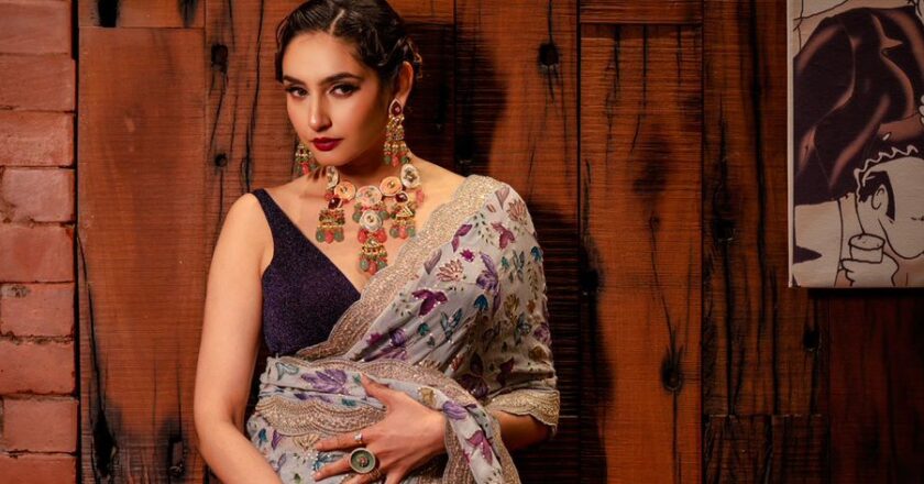 RaginiDwivedi is a perfect match for Modern thinking and traditional look.Check out these latest Images