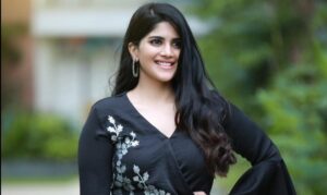 Actress Dushara Vijayan on Kazhuvethi Moorkkan