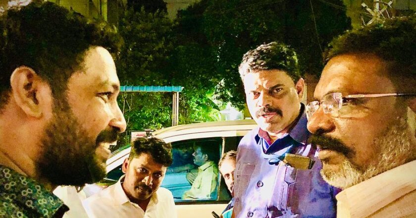 தலித் சமூகத்திலும் தலித் அல்லாதவர் சமூகத்திலும் அரசியல்வாதிகள்