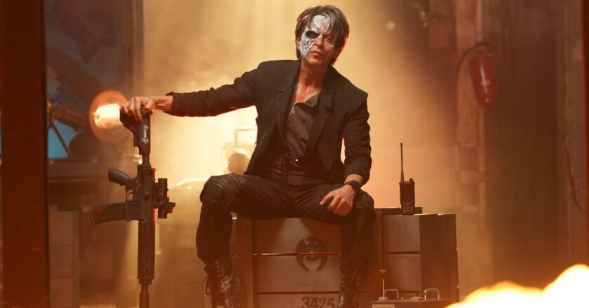 Shah Rukh Khan thanks Atlee, Vijay Sethupathi and other team members