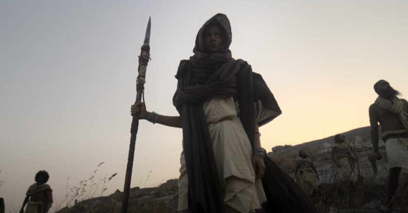 தங்கலான் படத்தில் பழங்குடிப்பெண்ணாக கலக்கும் மாளவிகா மோகனன்