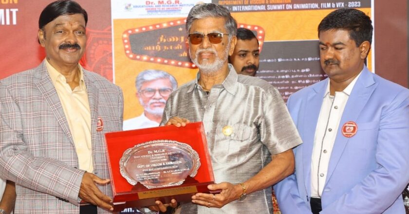 எம்.ஜி.ஆர் பல்கலைக் கழகத்தின் சார்பில் இயக்குநர் எஸ்.ஏ. சந்திரசேகருக்கு