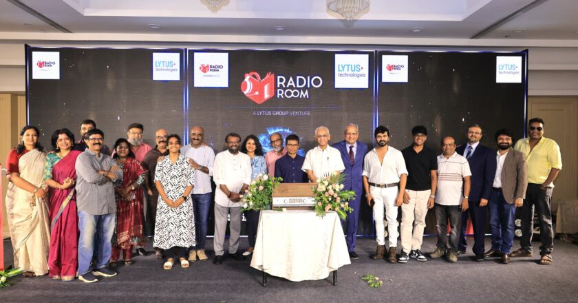 ஊடகத்துறை ஜாம்பவான்கள் உருவாக்கியுள்ள புதுமையான கதை சொல்லும் செயலியும் ஆடியோ OTTயுமான ரேடியோ ரூம்