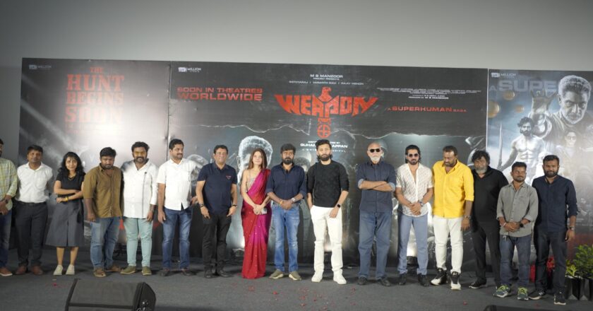 மில்லியன் ஸ்டுடியோ புரொடக்‌ஷன்ஸ், எம்.எஸ். மன்சூர் வழங்கும் குகன் சென்னியப்பன் இயக்கத்தில், நடிகர்கள் சத்யராஜ் & வசந்த் ரவி நடித்துள்ள ’வெப்பன்’ திரைப்படத்தின் டிரெய்லர் வெளியீட்டு விழா!