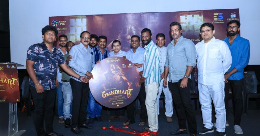 ஆர்.கண்ணன் இயக்கத்தில் எமோஷனல் ஹாரர் திரில்லர்!* *ஹன்சிகா இரு வேடங்களில் ‘காந்தாரி’*