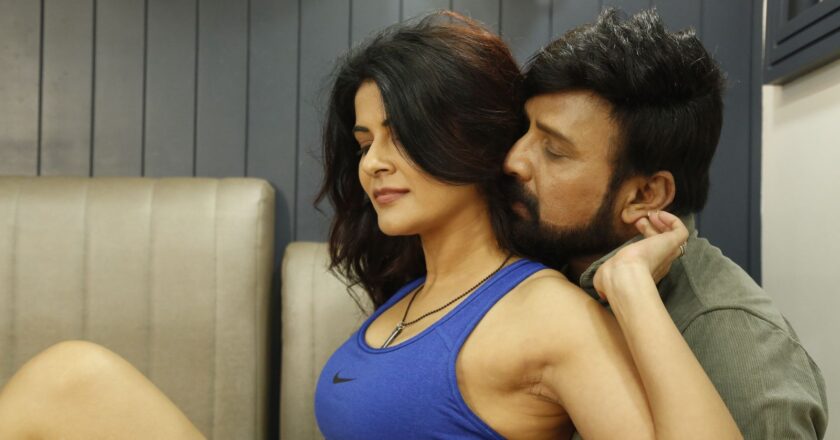 ரெட் ஃப்ளவர் படத்தில் வரும் நேதாஜி