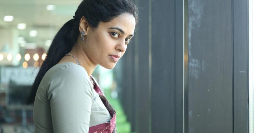 You won’t blink! Blackmail is that intense with perfect