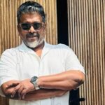 உடுக்கை இழந்தவன் கைபோல ஆங்கே இடுக்கண் களைவது நட்பாம்!