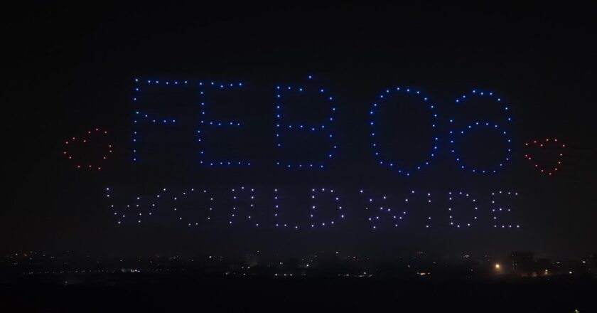 பெசன்ட் நகர் கடற்கரையில் ஒளிர்ந்த ‘வித் லவ்’ –