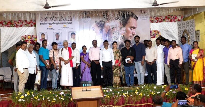 திரையரங்கு தர மறுத்தவர்களின் உரிமத்தை ரத்து செய்திருக்க வேண்டும்” ;