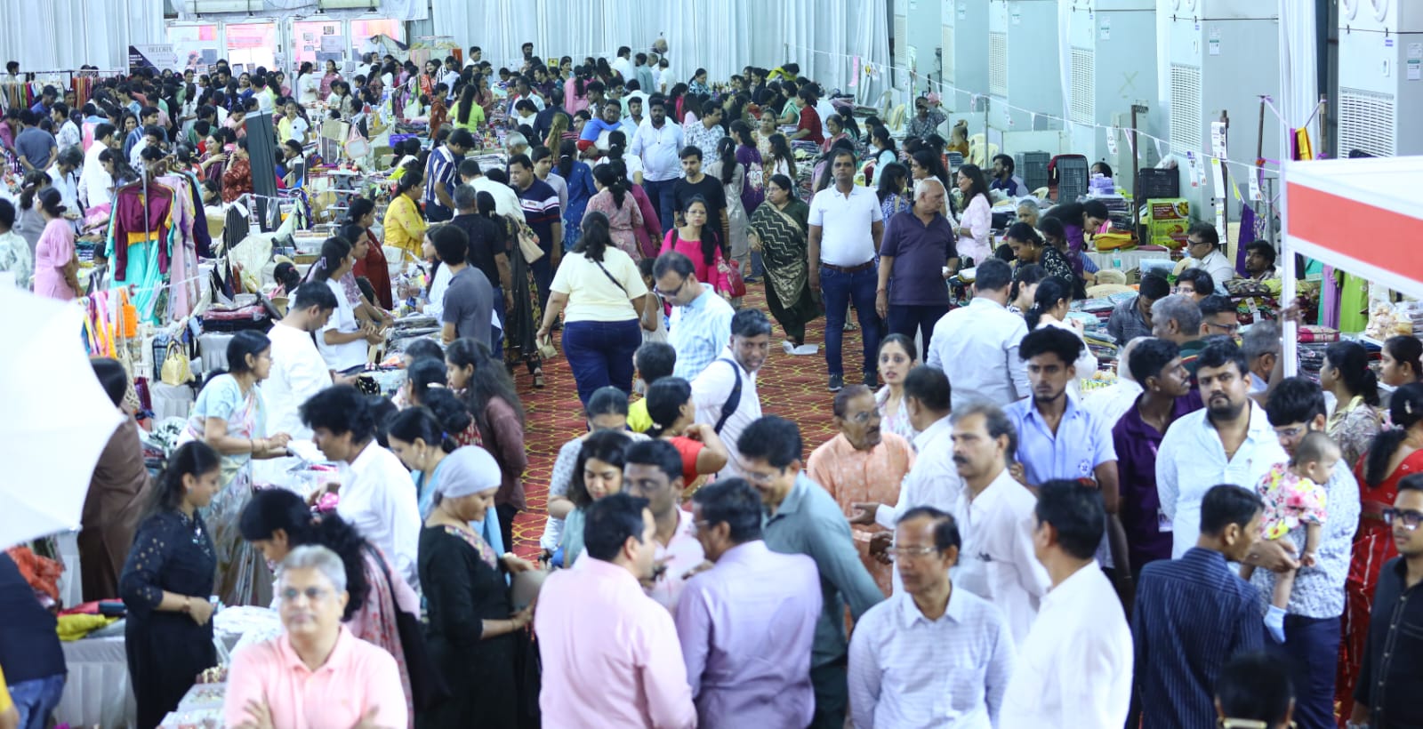 Shree Jain Sahayak Samiti provided 400 free stalls exclusively