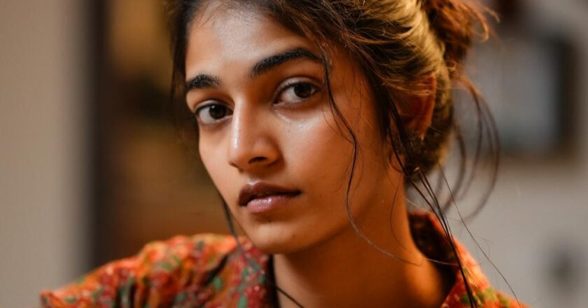 Varshini karmegham who plays Ramya in Motha Raathiri,